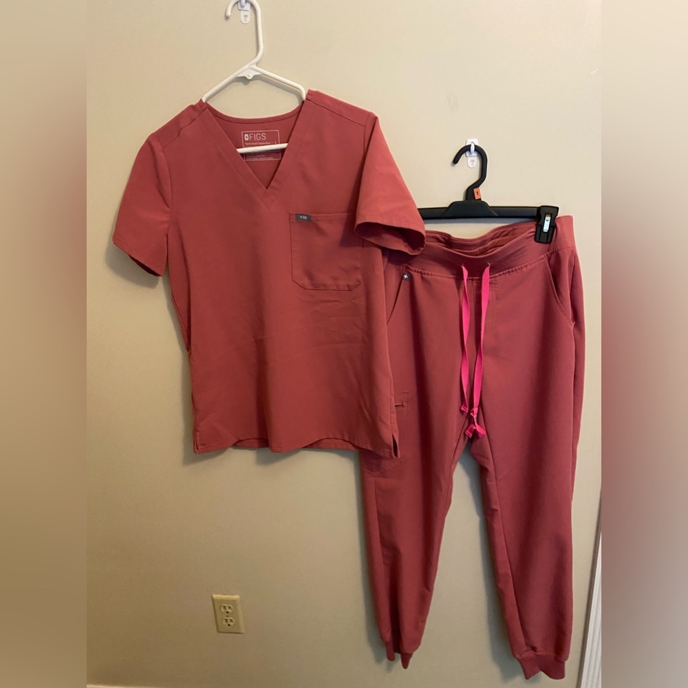 Breast Cancer Awareness scrub set in excellent condition